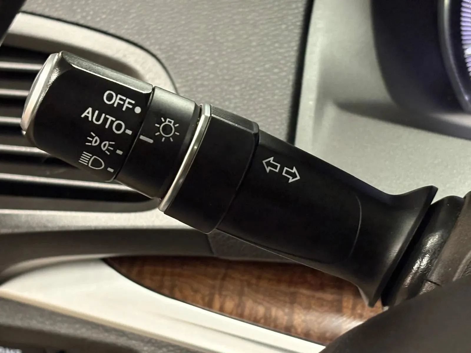 Used 2020 Acura MDX SH-AWD image 41