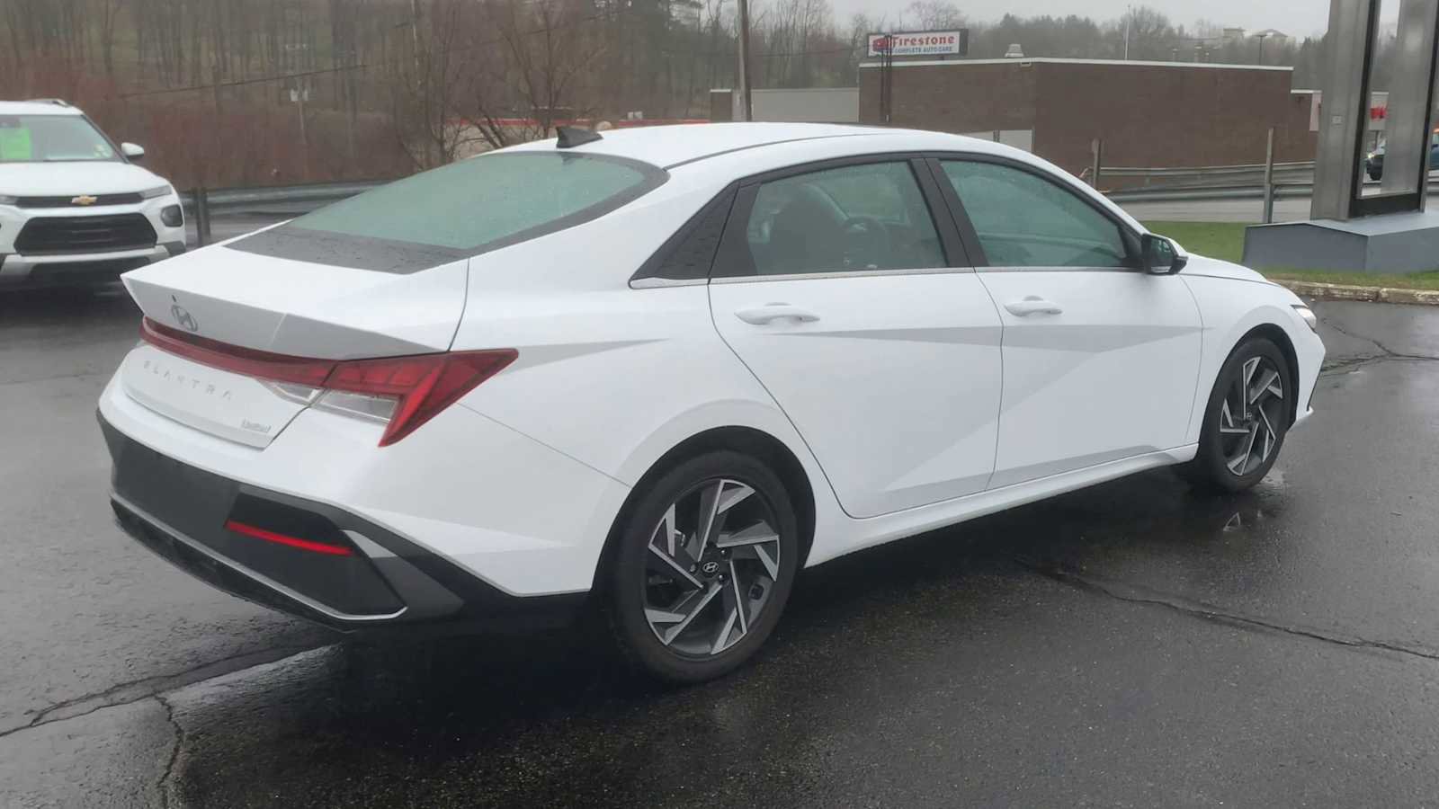 Used 2025 Hyundai Elantra Limited image 8