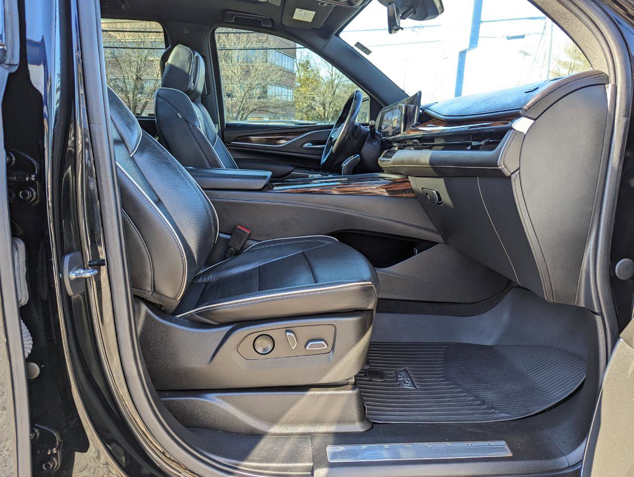 Used 2022 Cadillac Escalade Premium Luxury image 27