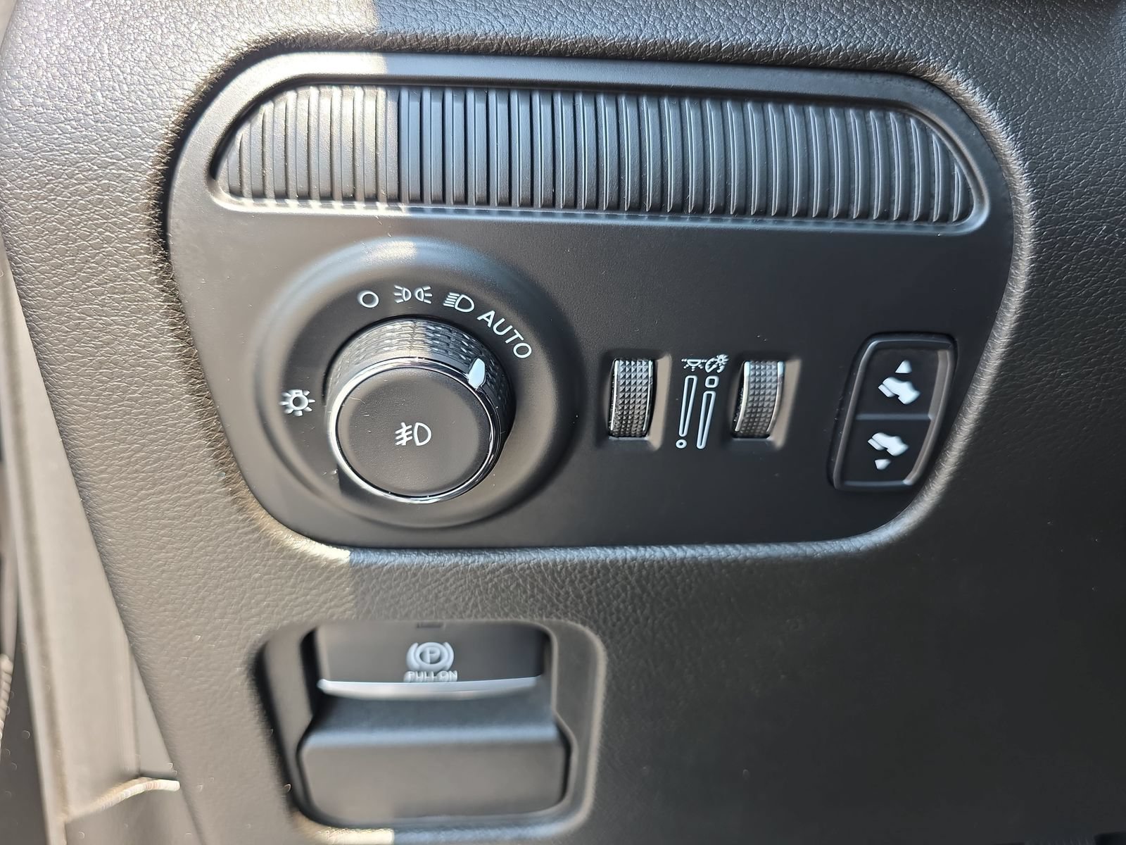 Used 2023 Jeep Wagoneer 4WD w/ Premium Group I image 27