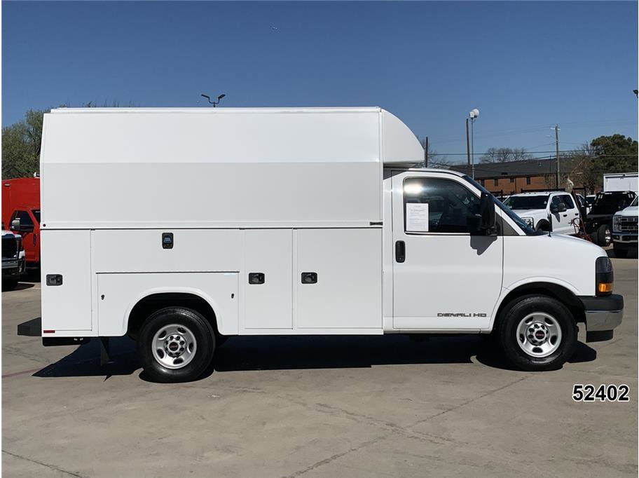 Used 2023 GMC Savana 3500 Cutaway Van w/ Power Convenience Package image 5