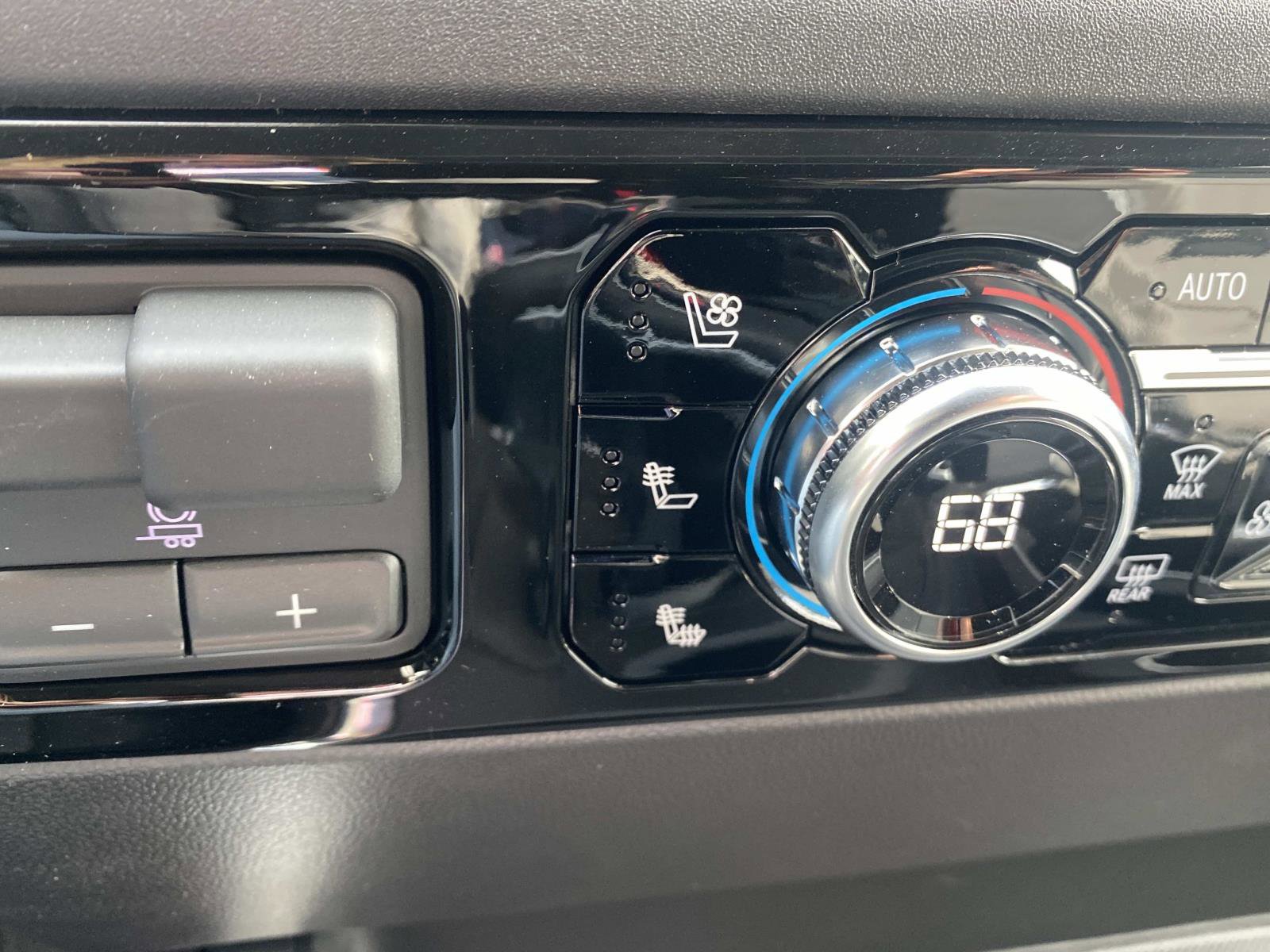 Used 2026 GMC Sierra 1500 SLT w/ SLT Premium Plus Package image 25