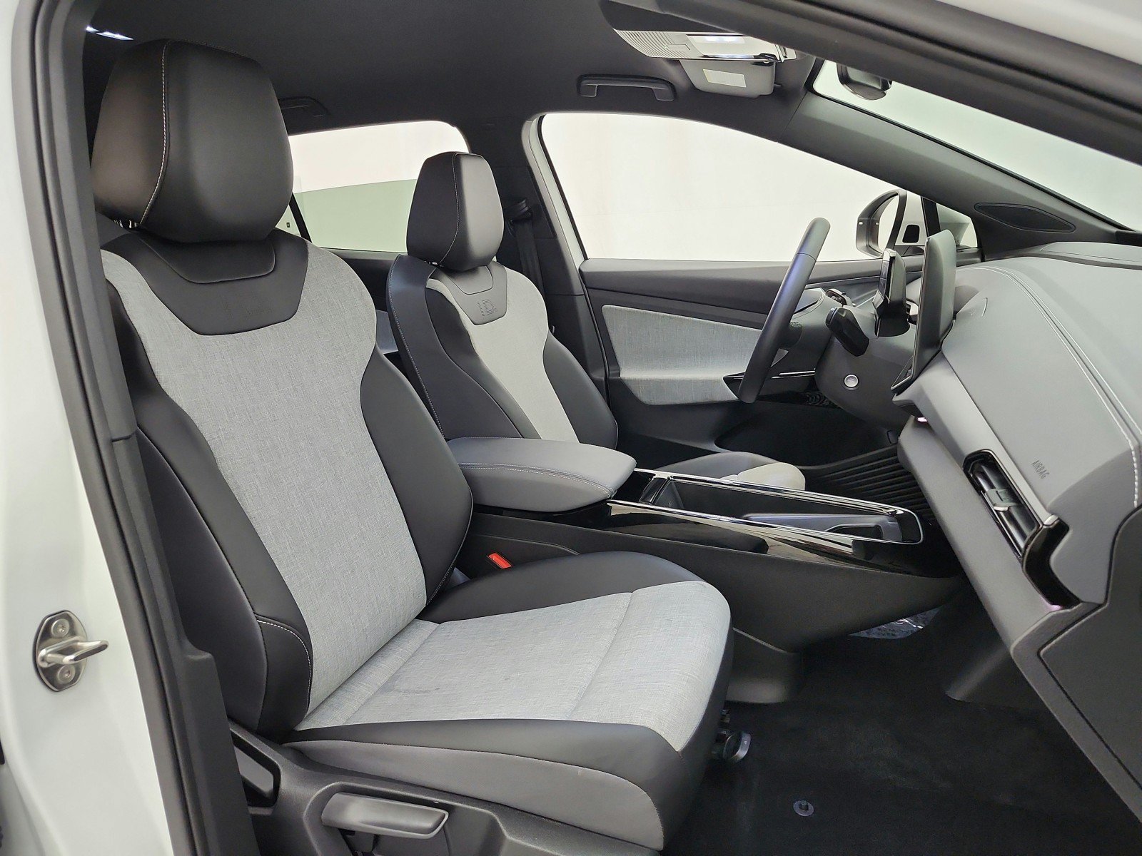 Used 2025 Volkswagen ID.4 Pro RWD image 19