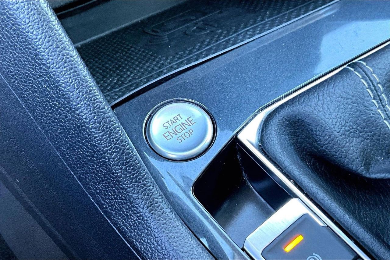 Used 2022 Volkswagen Tiguan SE w/ Panoramic Sunroof Package image 27