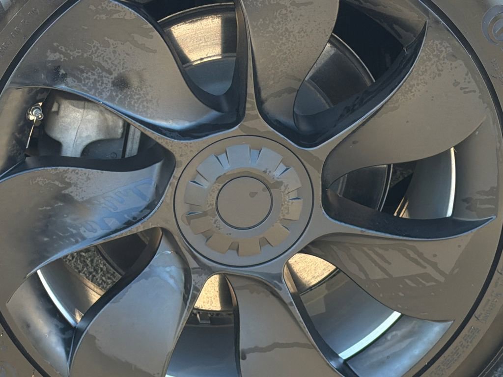 Used 2021 Tesla Model Y Long Range image 6