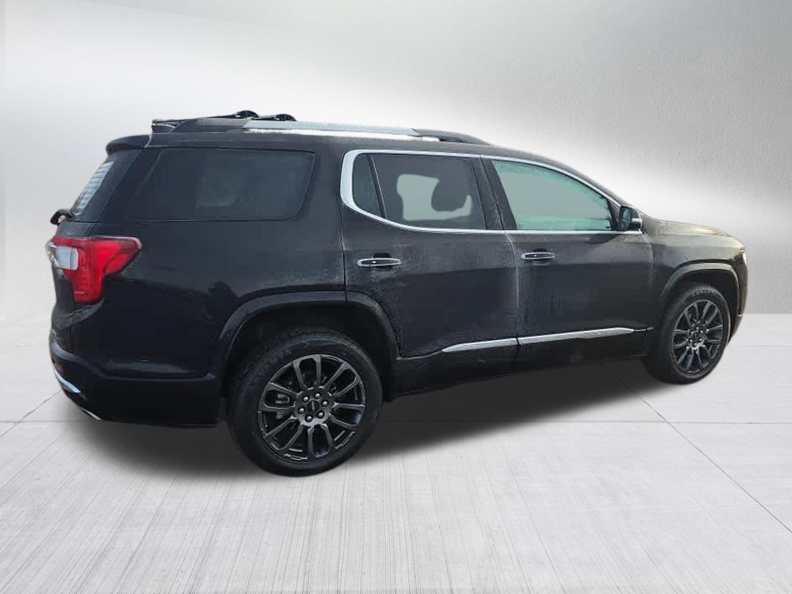 Used 2023 GMC Acadia Denali w/ Black Diamond Edition image 3
