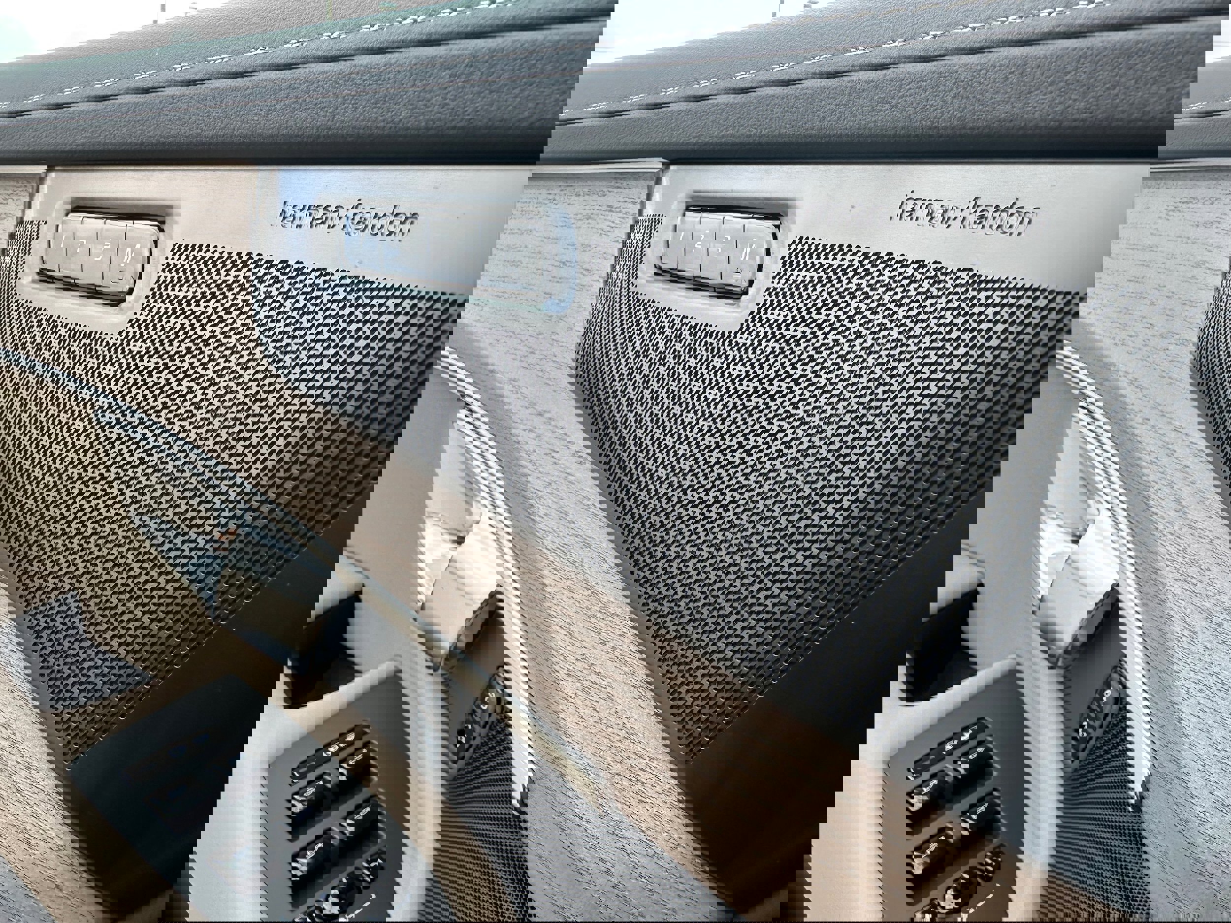 New 2026 Volvo XC90 B6 Plus w/ Protection Package Premier image 19