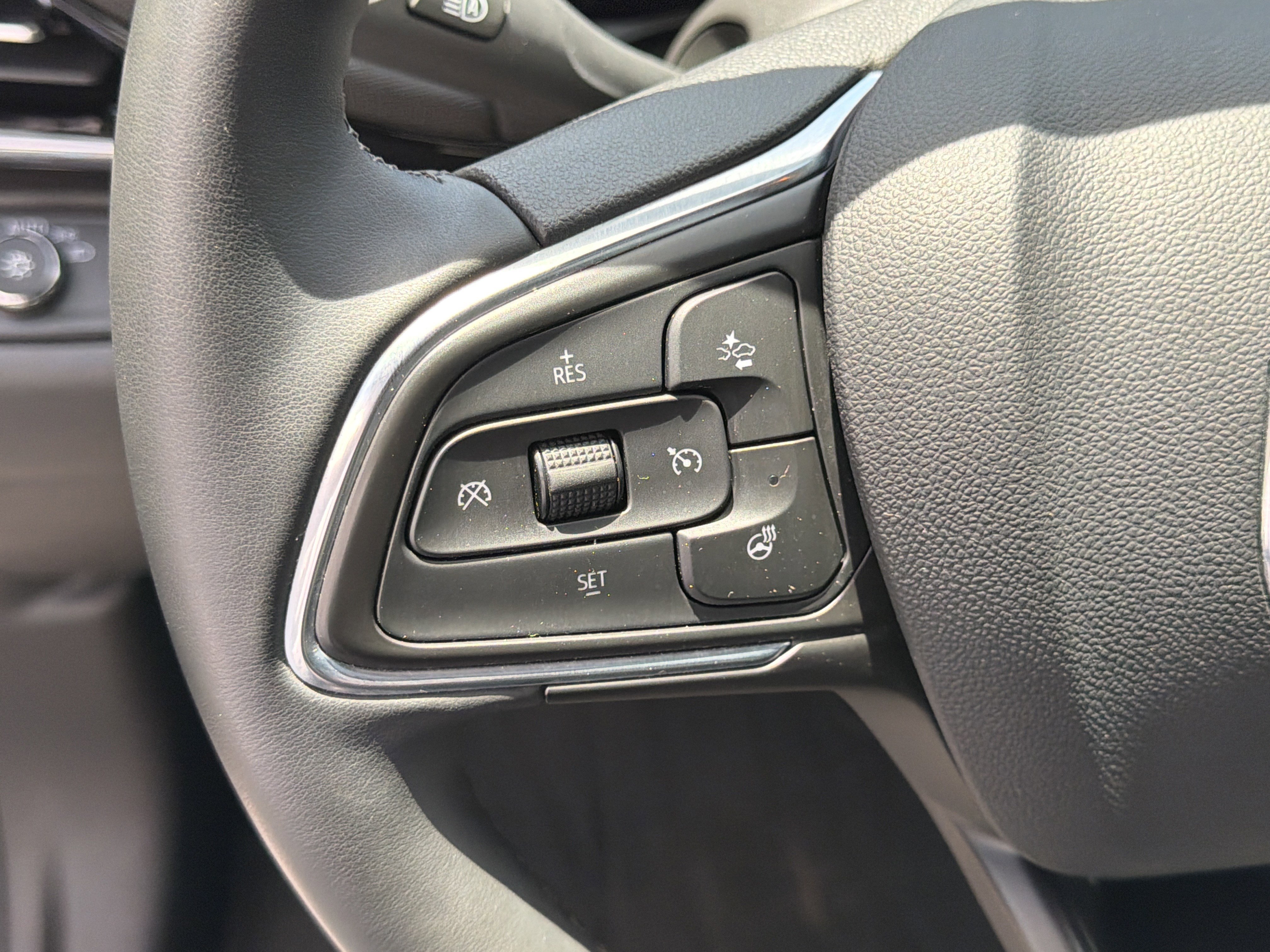 Used 2024 Buick Envista Sport Touring w/ Convenience I Package FWD image 25