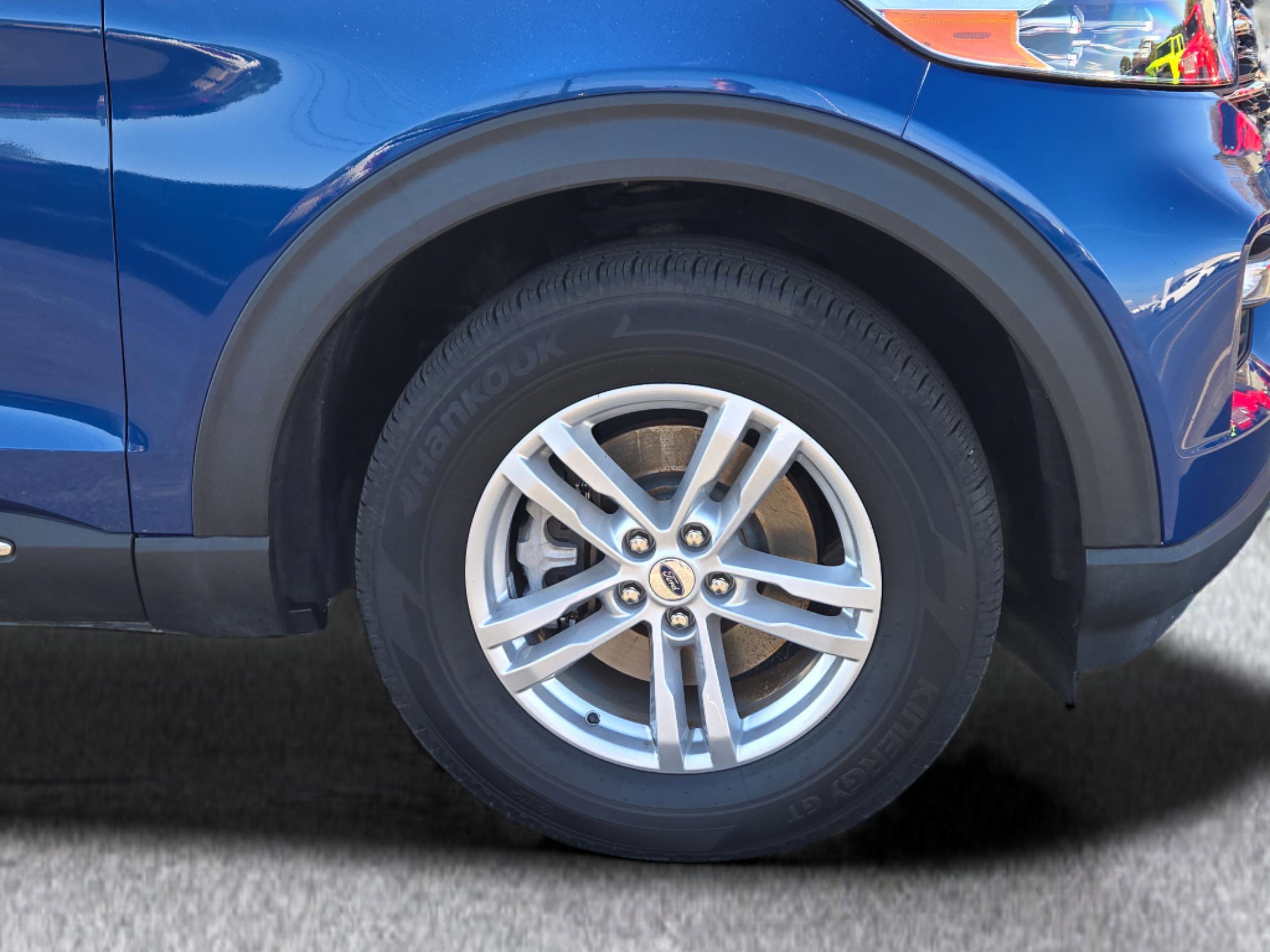 Used 2022 Ford Explorer XLT w/ Equipment Group 202A image 4