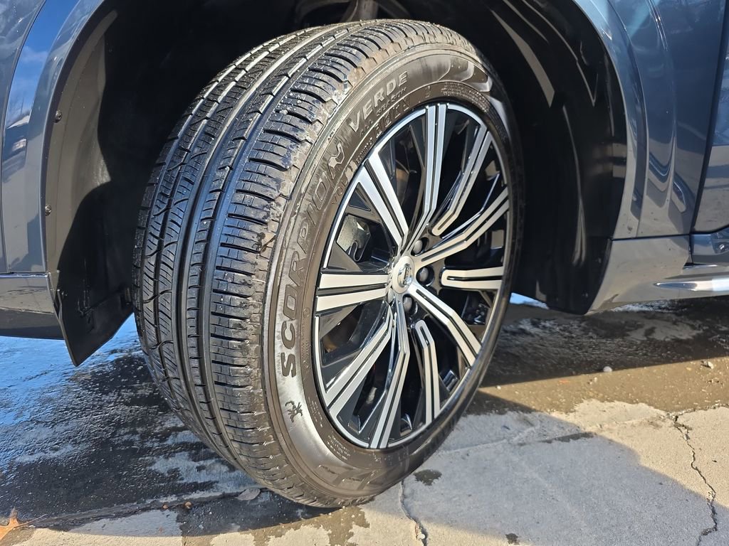 Certified 2025 Volvo XC90 B5 Core image 37