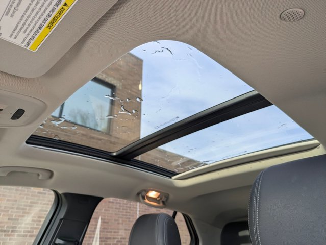 Used 2023 Buick Encore GX Essence w/ Experience Buick Package image 17