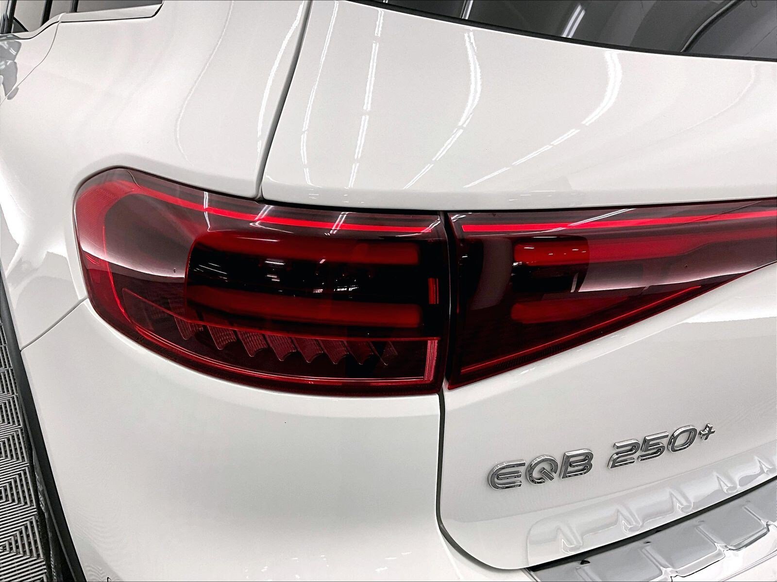 Certified 2024 Mercedes-Benz EQB 250+ image 27
