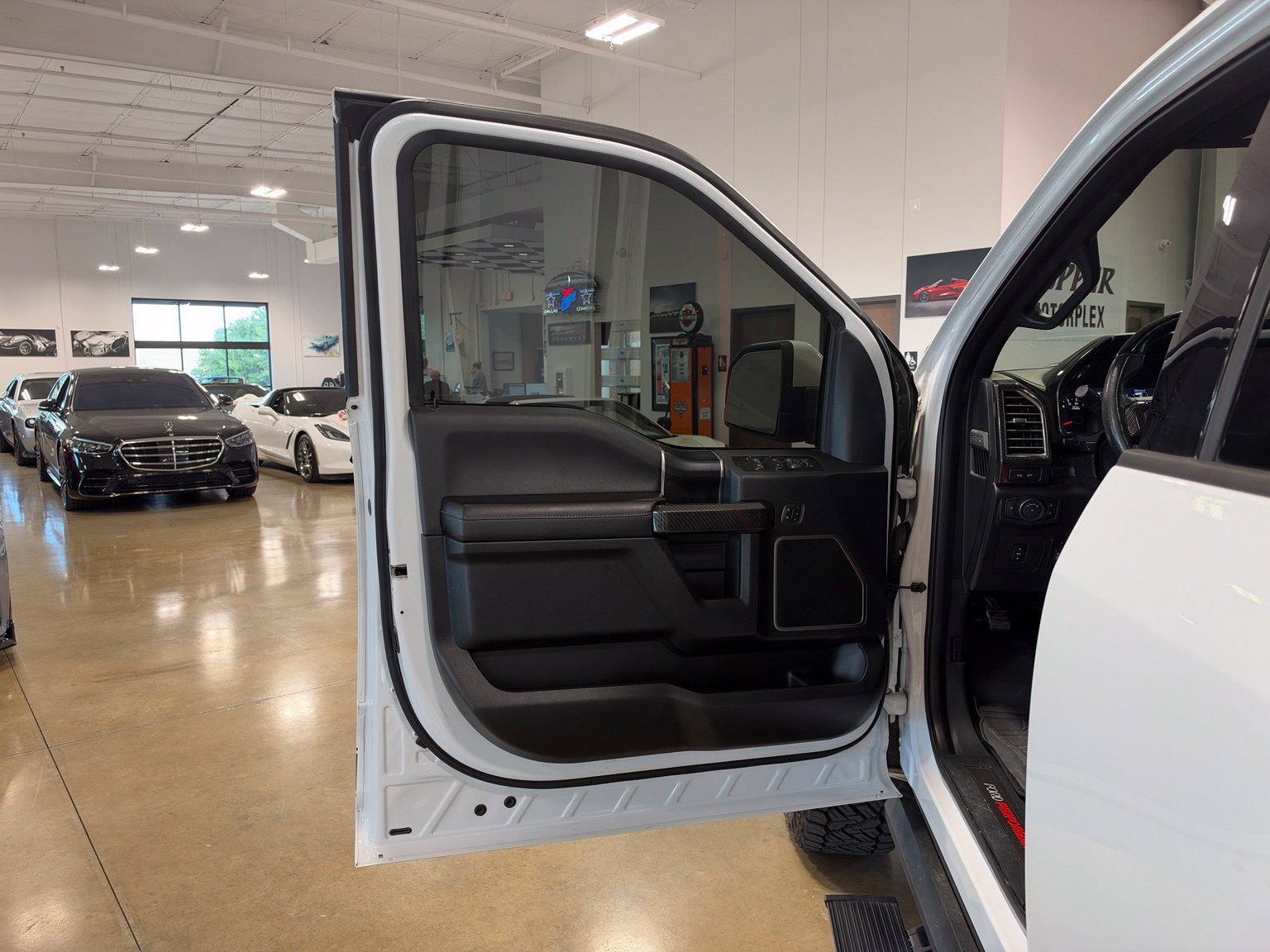 Used 2018 Ford F150 Raptor w/ Equipment Group 802A Luxury AWD/4WD image 16