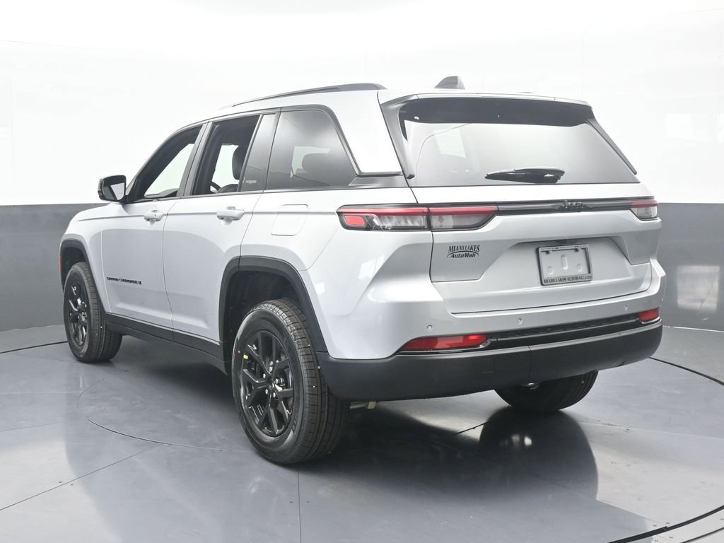 New 2025 Jeep Grand Cherokee Altitude image 4