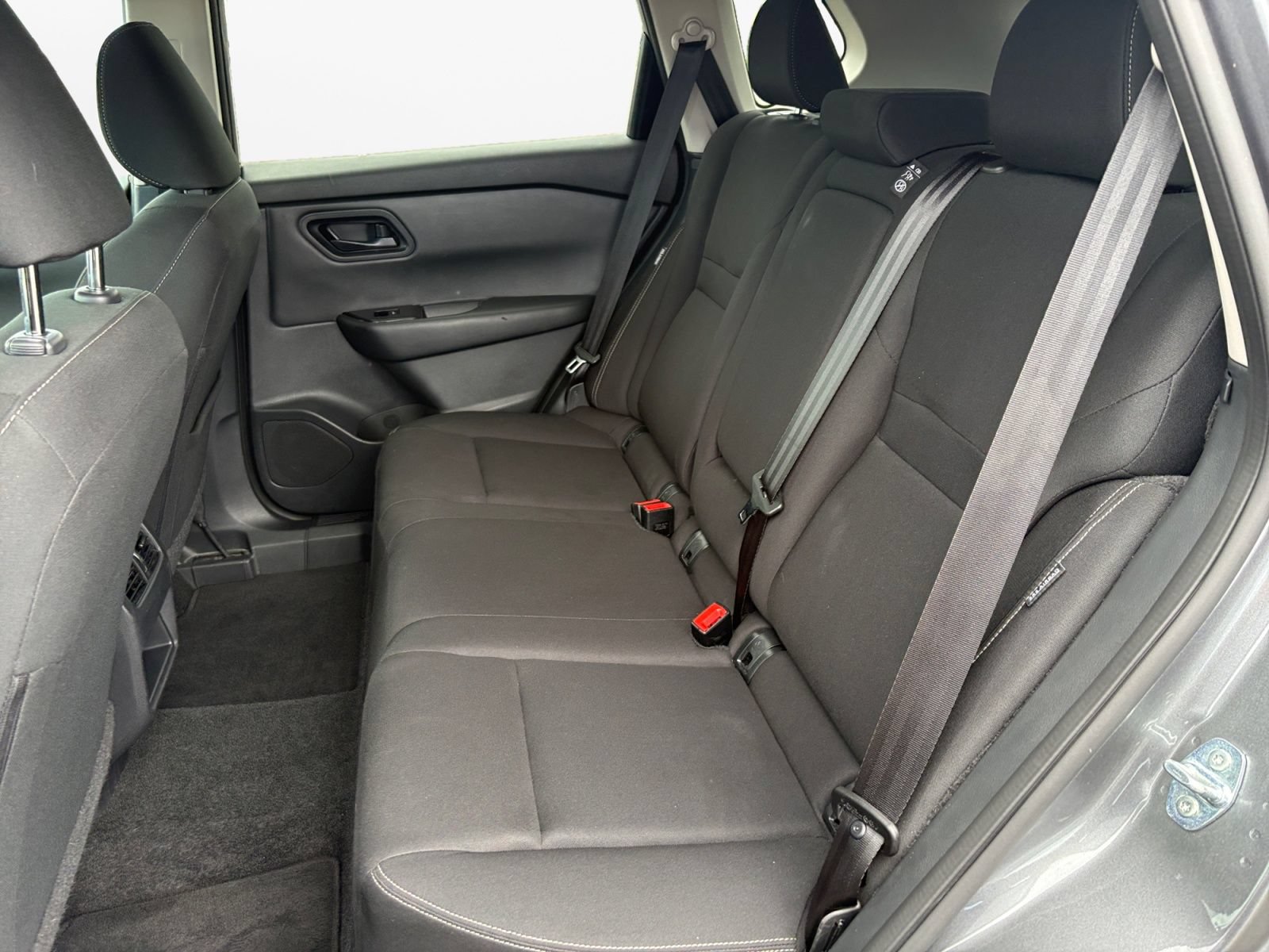 Used 2024 Nissan Rogue S FWD image 15
