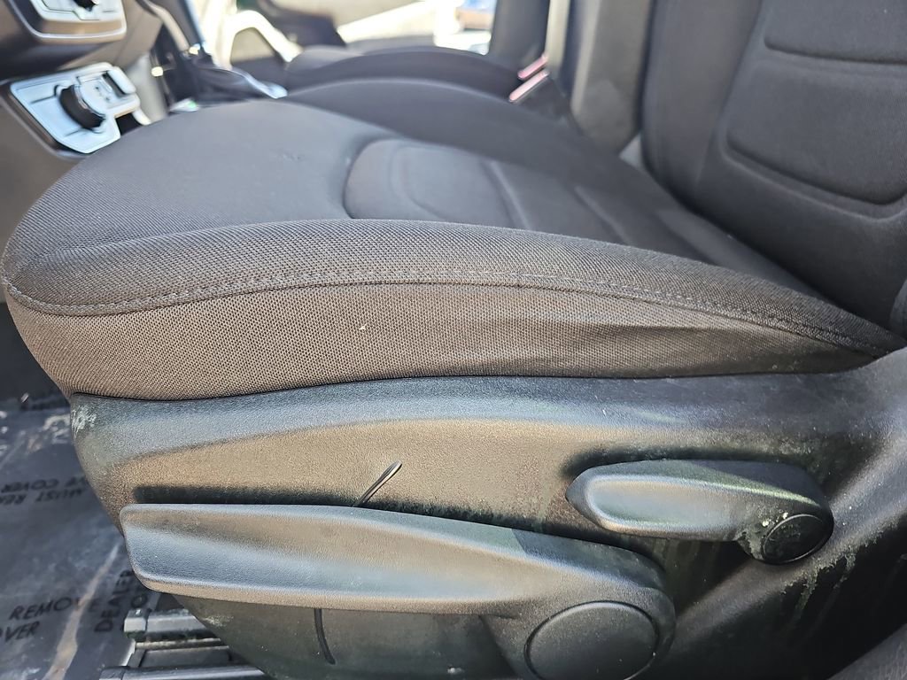 Used 2022 Jeep Renegade Latitude AWD/4WD image 28