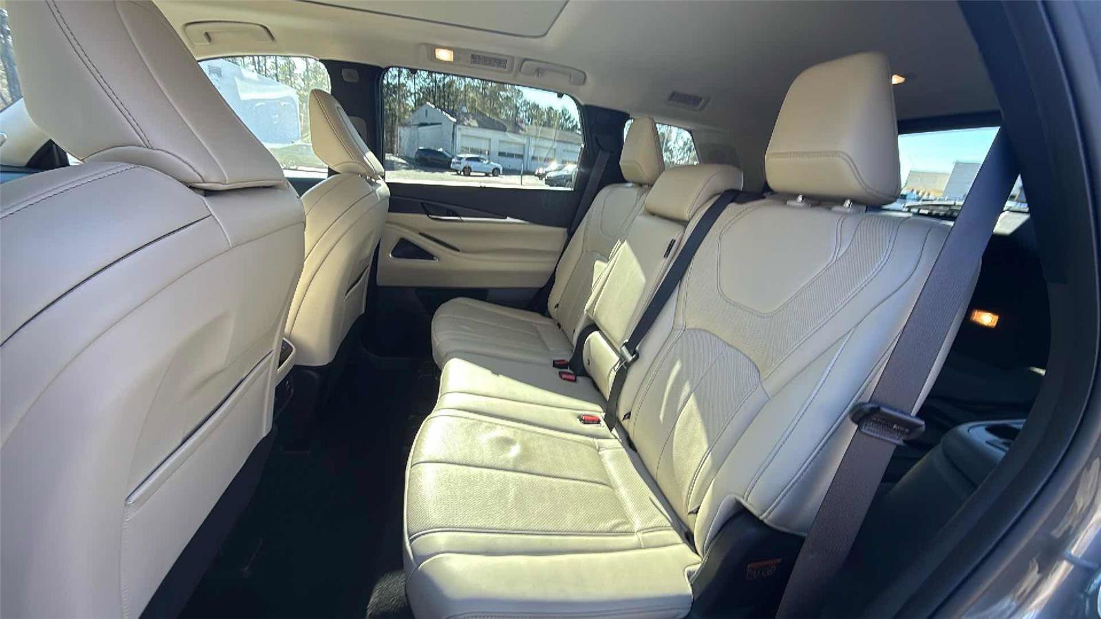 Used 2023 INFINITI QX60 Sensory w/ Cargo Package image 11