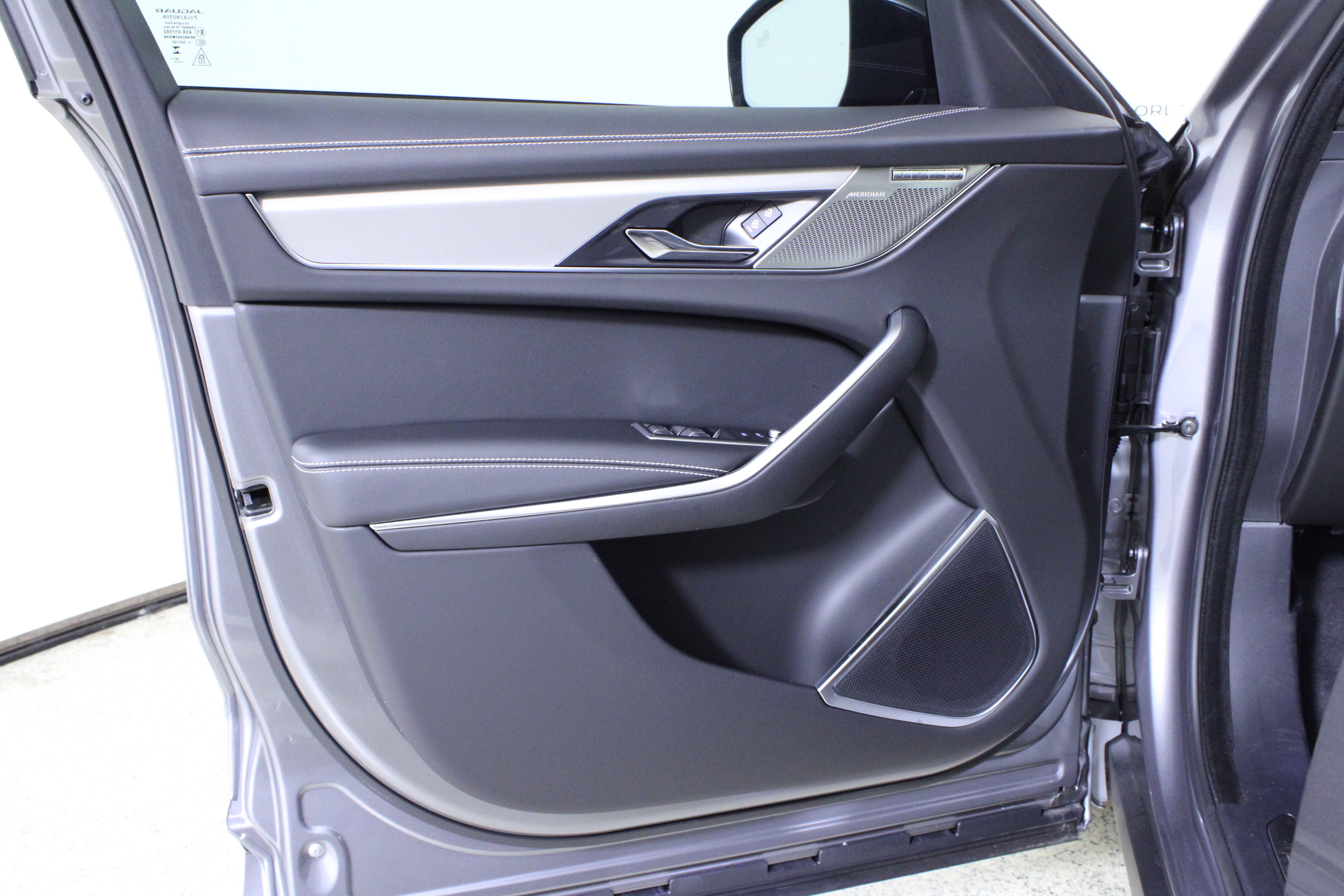 New 2026 Jaguar F-PACE R-Dynamic S image 15