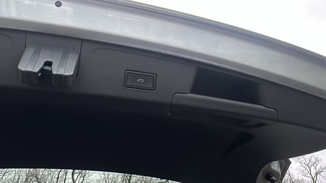 Used 2023 Volkswagen Atlas Cross Sport SE image 39