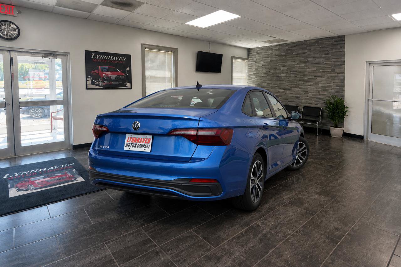 Used 2024 Volkswagen Jetta Sport FWD image 4