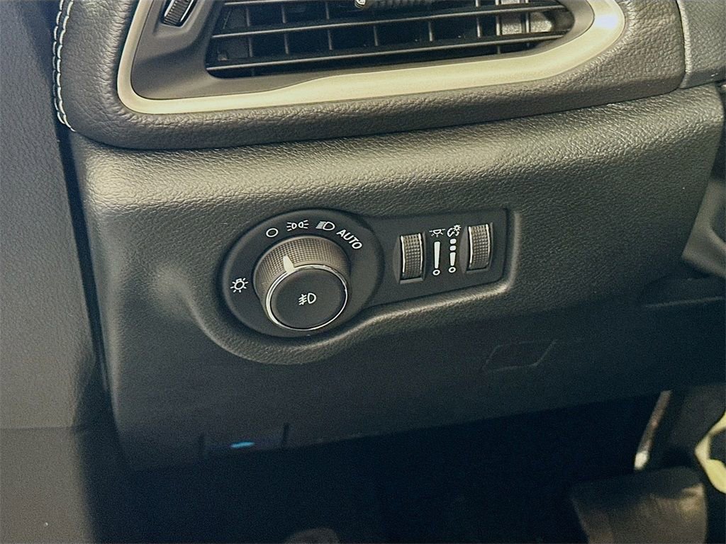 New 2026 Chrysler Pacifica Select image 12