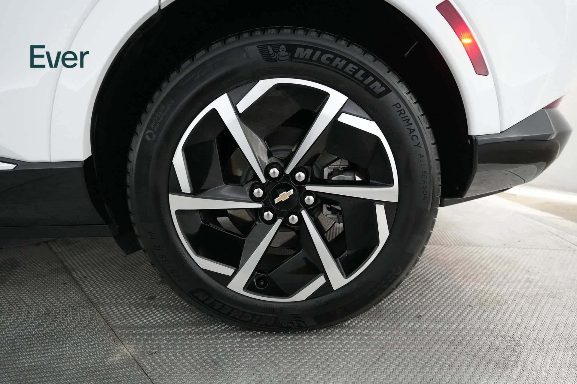 Used 2024 Chevrolet Equinox EV LT FWD image 9