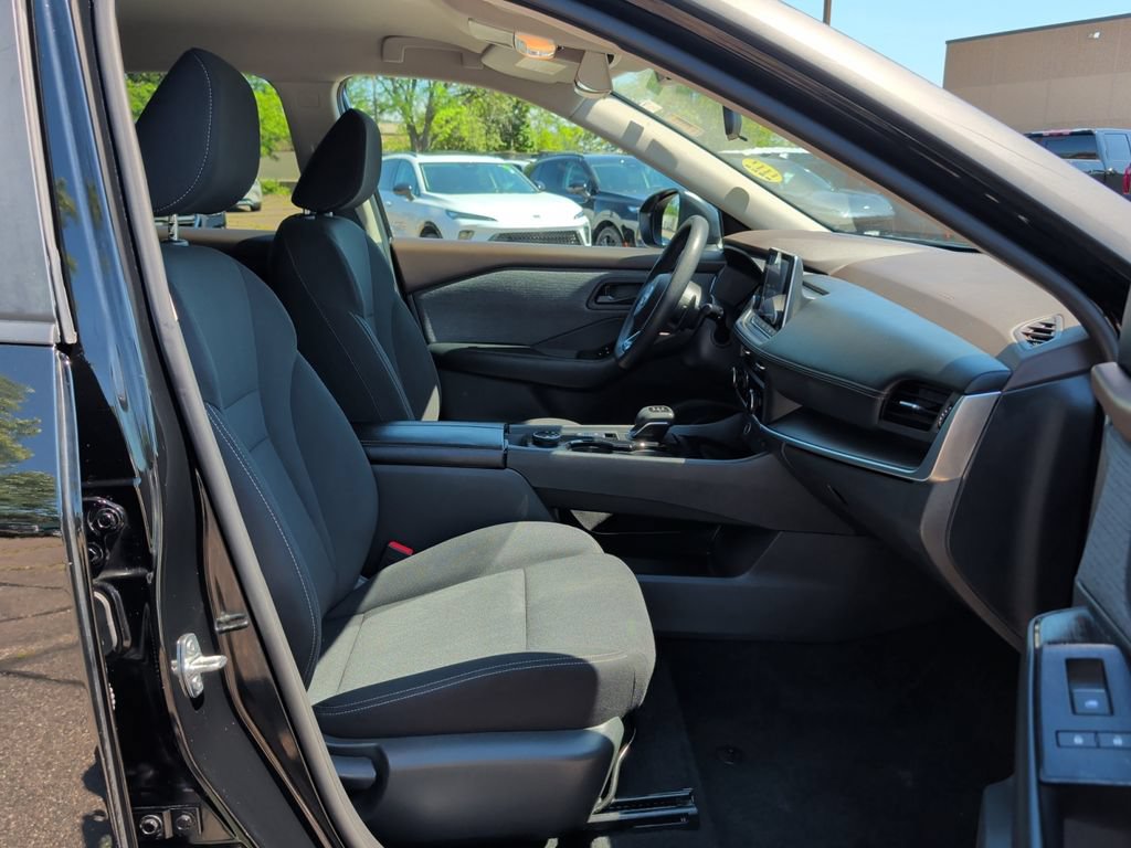 Used 2023 Nissan Rogue S AWD/4WD image 37