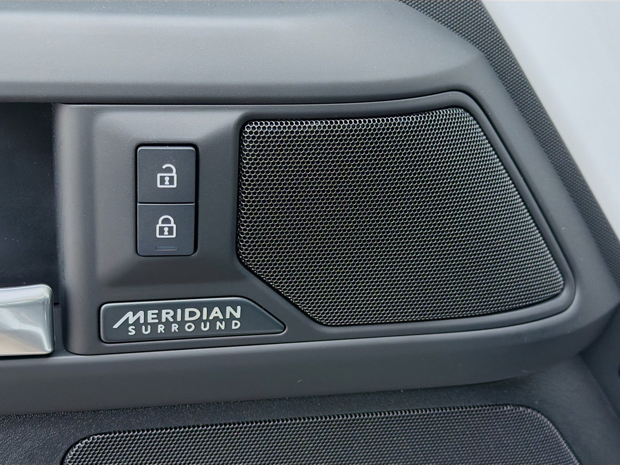 New 2026 Land Rover Defender 110 X-Dynamic SE image 22