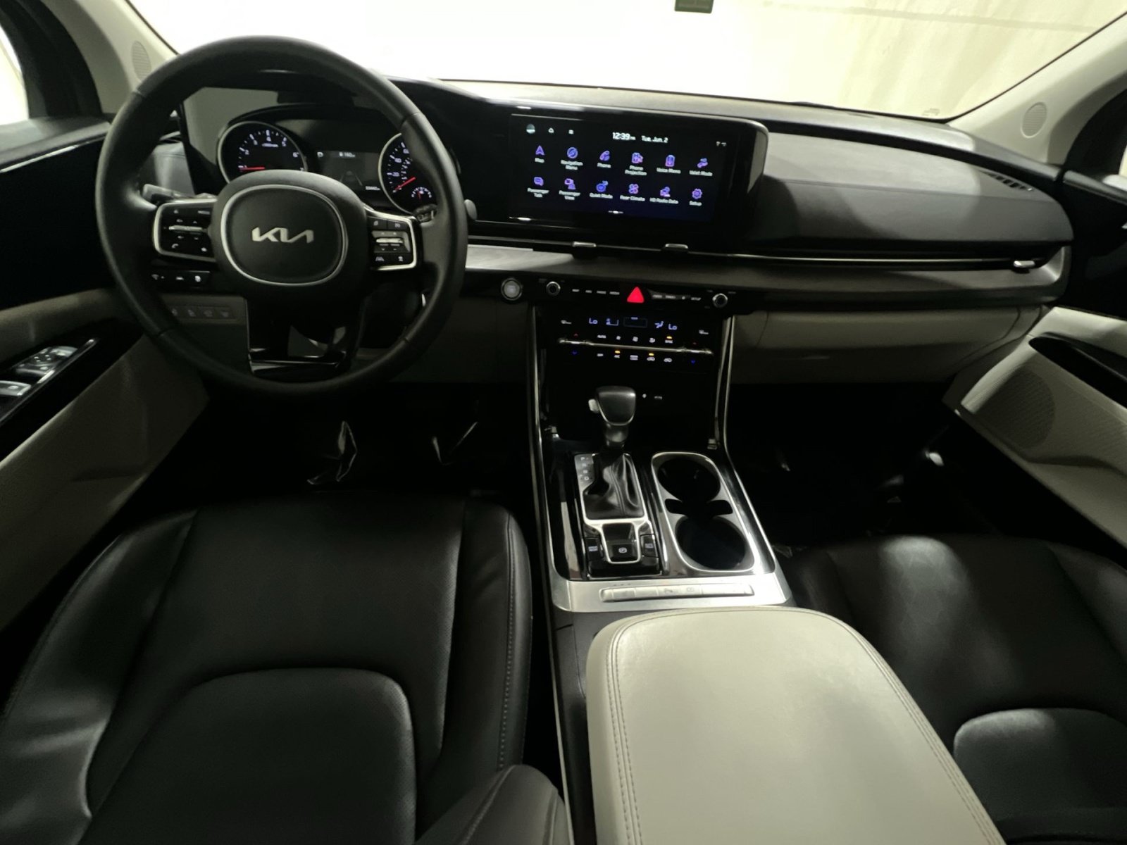Used 2024 Kia Carnival EX FWD image 32