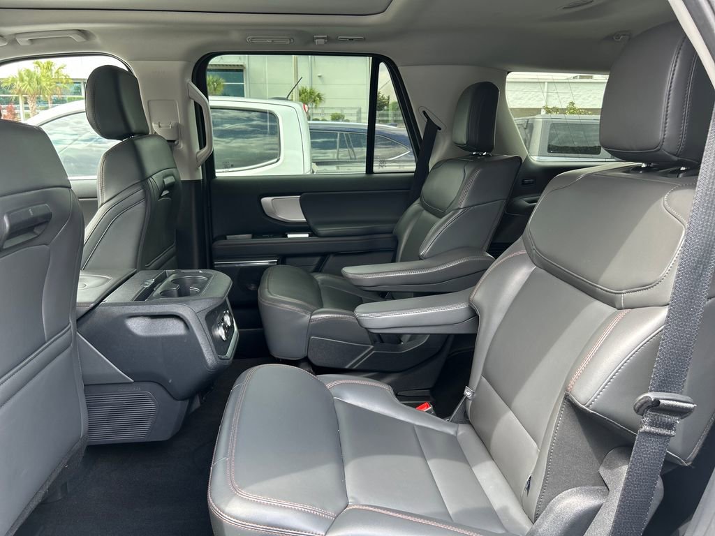 Certified 2025 Ford Expedition Active image 13