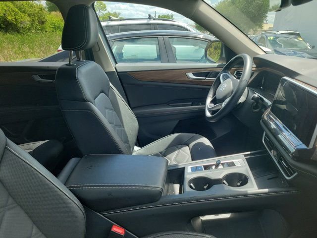 Used 2026 Volkswagen Atlas SE FWD image 2