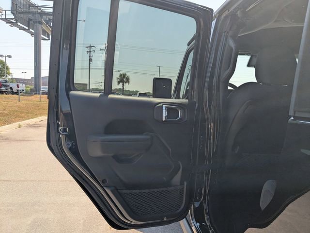 Used 2024 Jeep Gladiator Rubicon w/ Safety Group AWD/4WD image 24