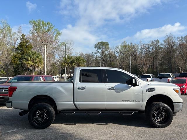 Used 2019 Nissan Titan SV w/ SV Convenience Package image 5