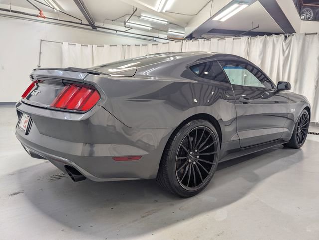 Used 2017 Ford Mustang GT RWD image 3