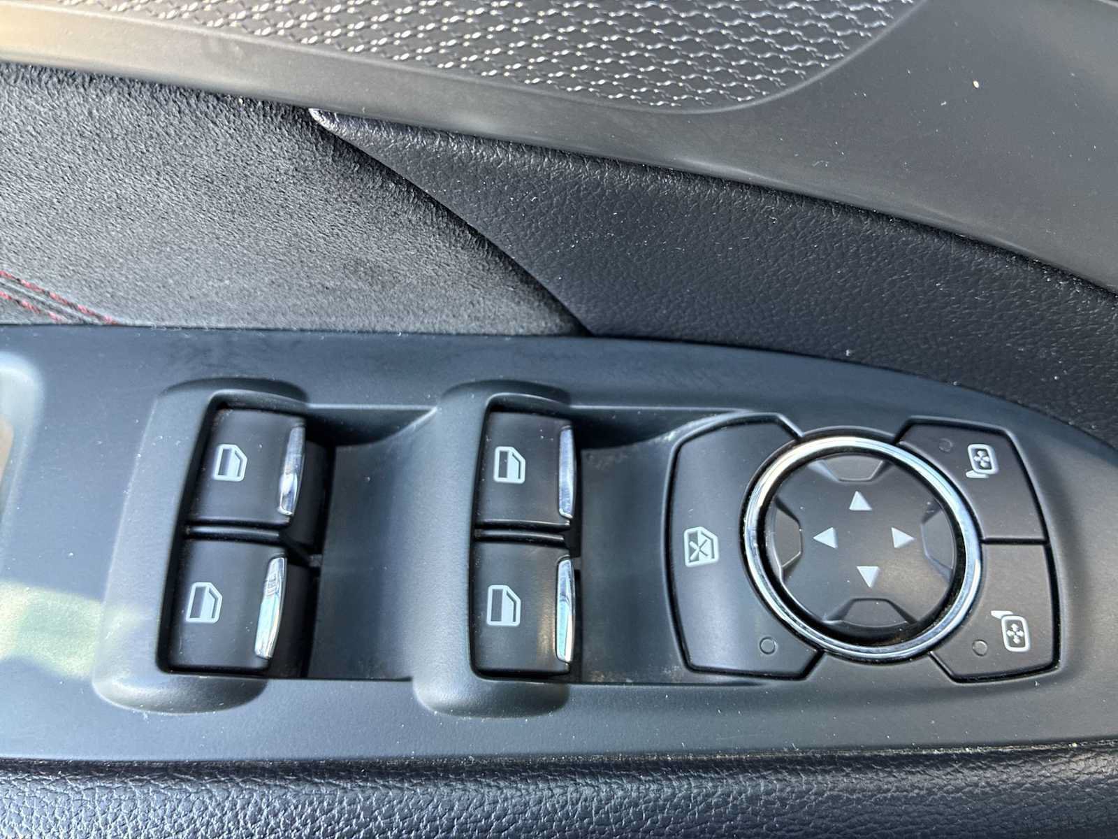 Used 2018 Ford Explorer XLT w/ Equipment Group 202A AWD/4WD image 15
