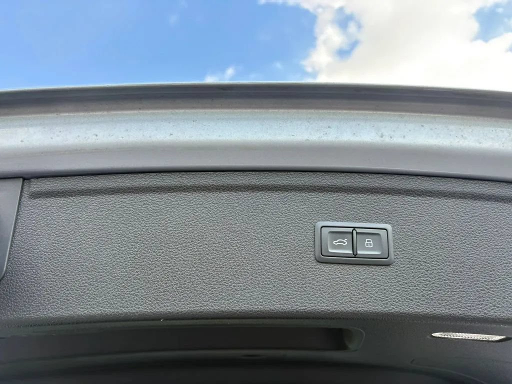 Used 2018 Audi Q5 2.0T Premium Plus w/ Premium Plus Package AWD/4WD image 11