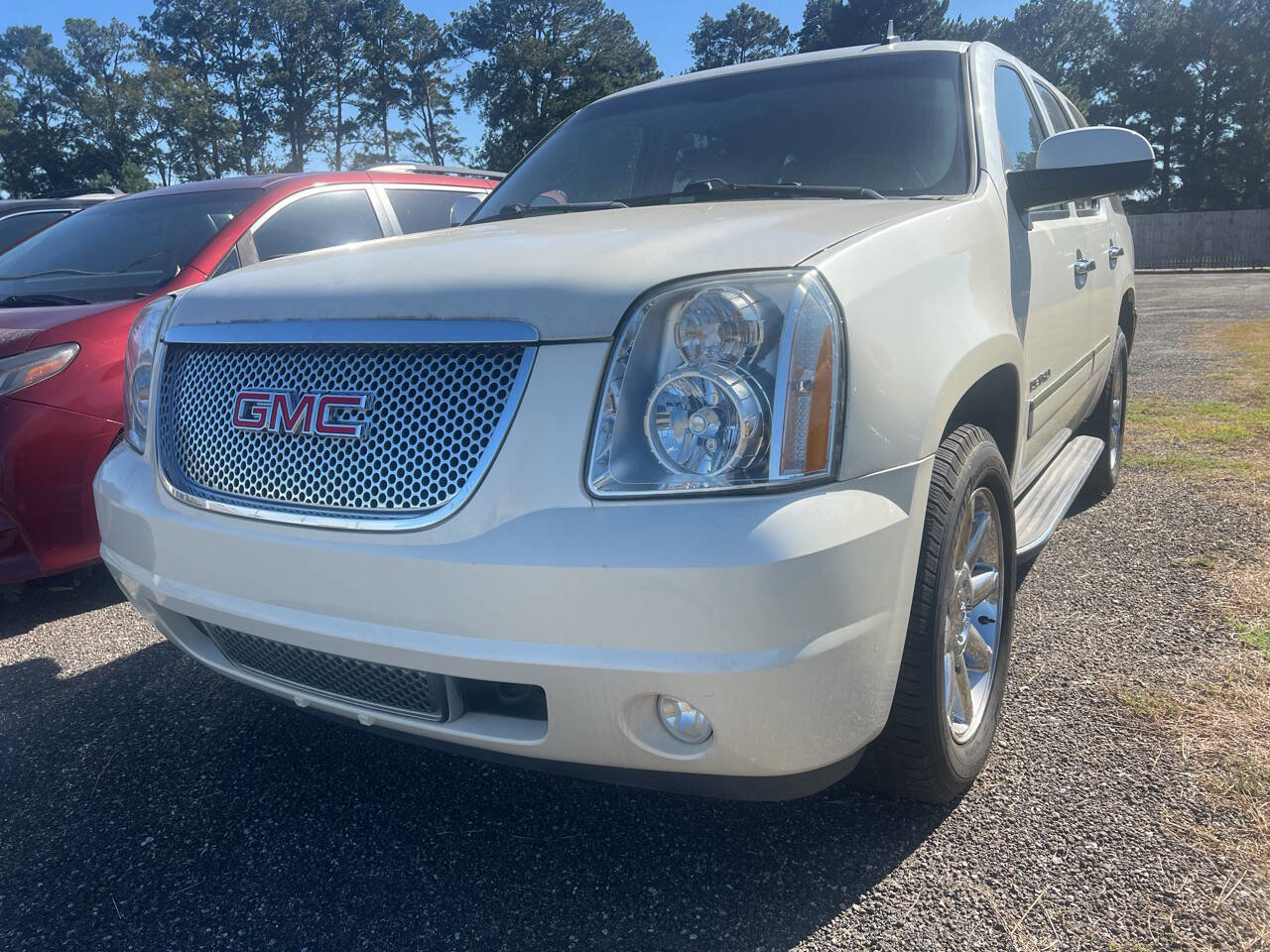 Used 2012 GMC Yukon Denali image 1