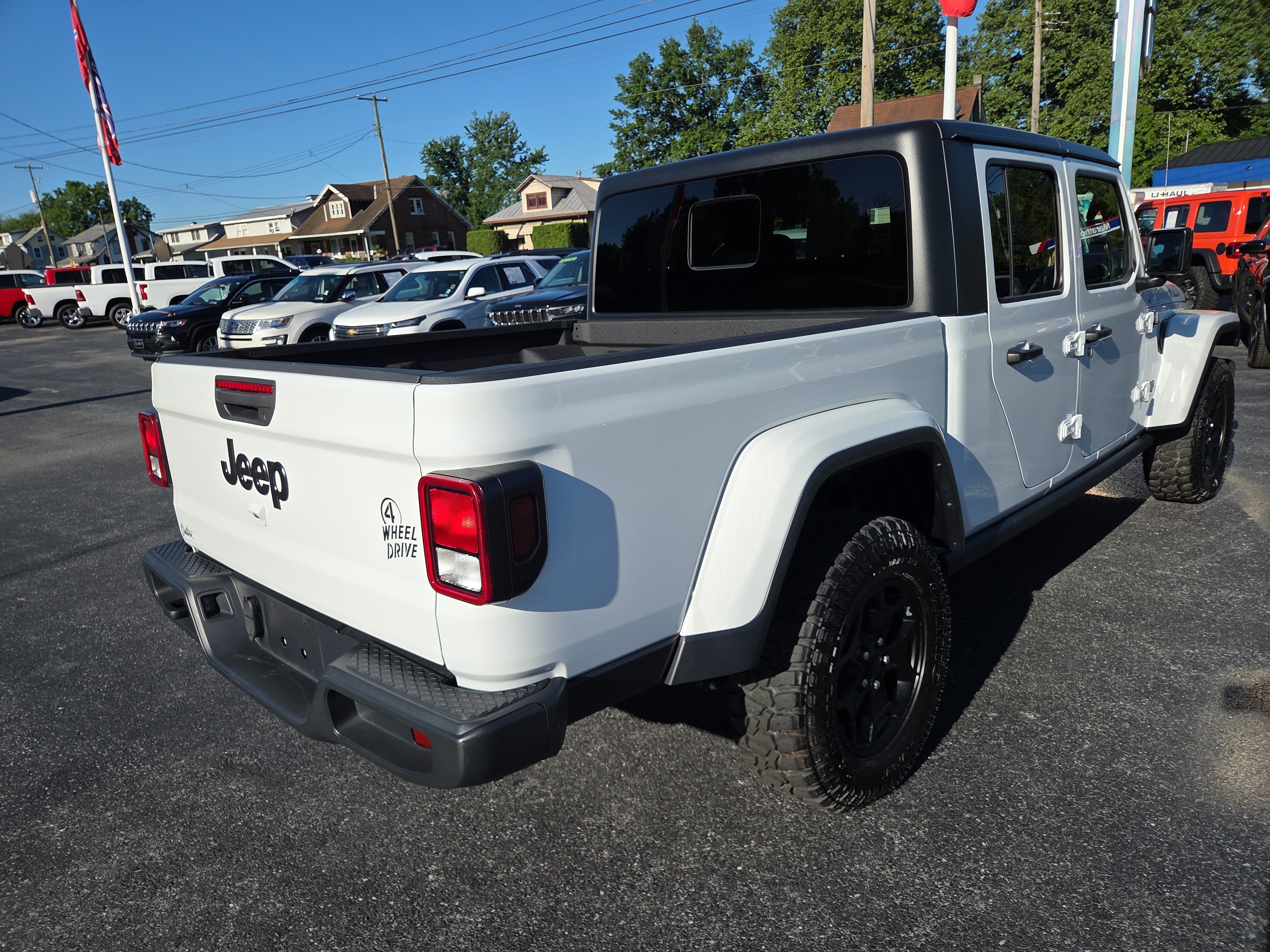 Certified 2022 Jeep Gladiator Overland AWD/4WD image 4