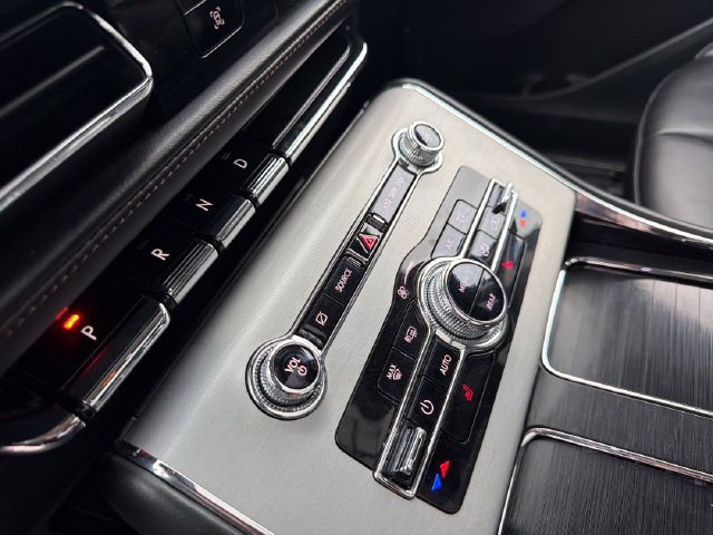 Used 2024 Lincoln Aviator AWD w/ Premium Package image 26