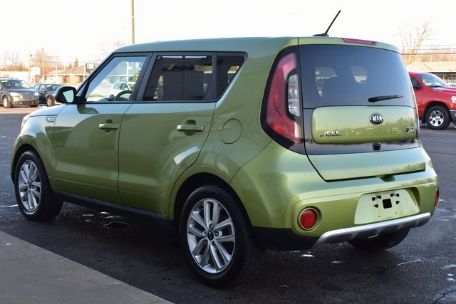 Used 2017 Kia Soul + image 10