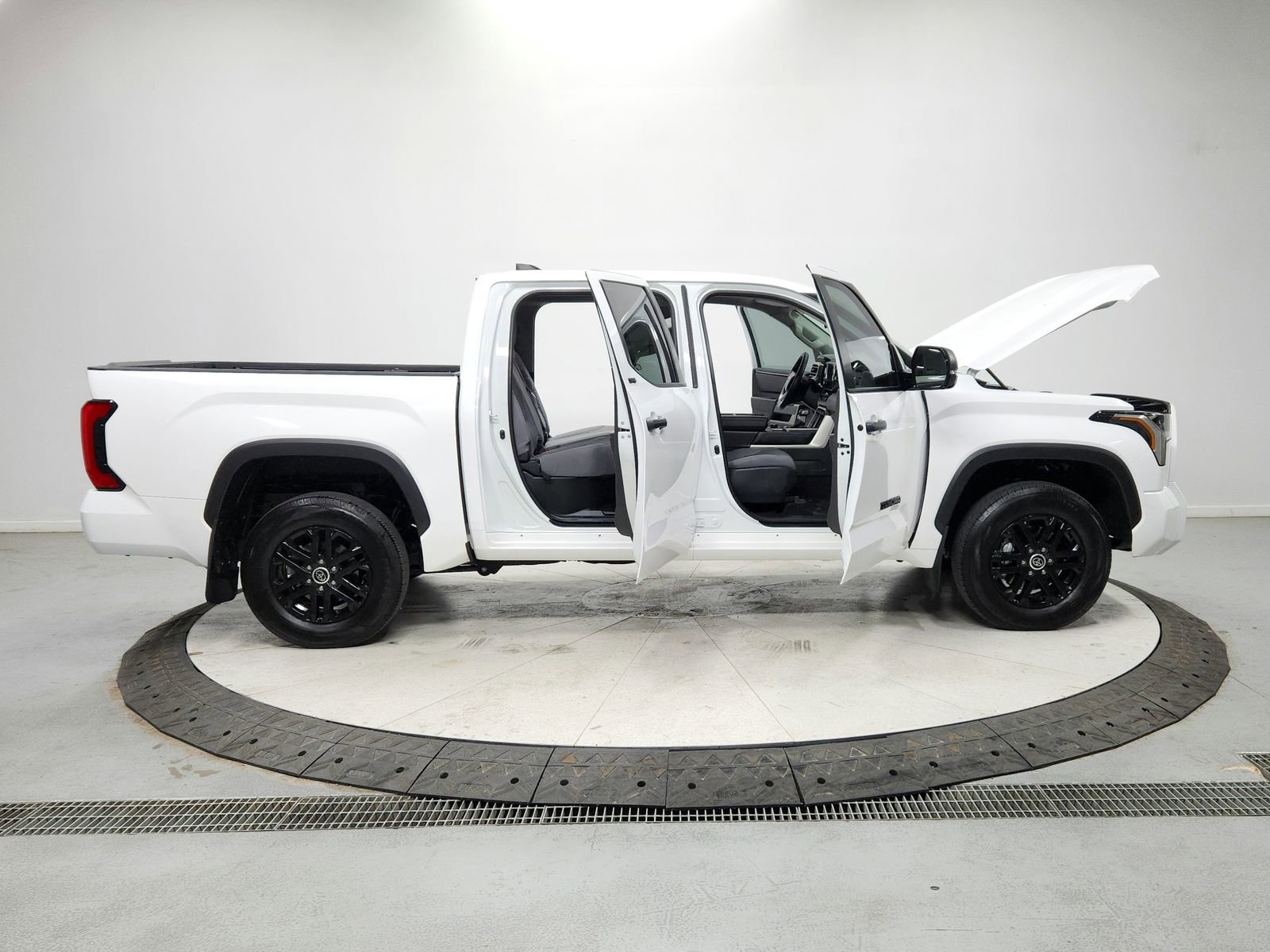 Used 2024 Toyota Tundra SR5 AWD/4WD image 16