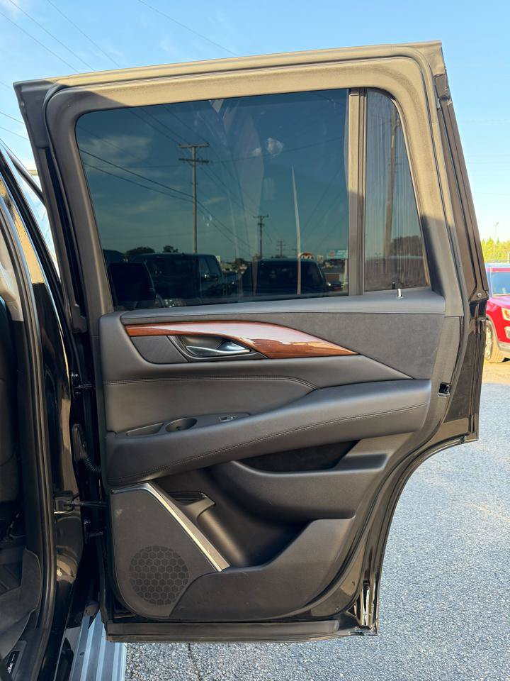 Used 2019 Cadillac Escalade Luxury AWD/4WD image 18
