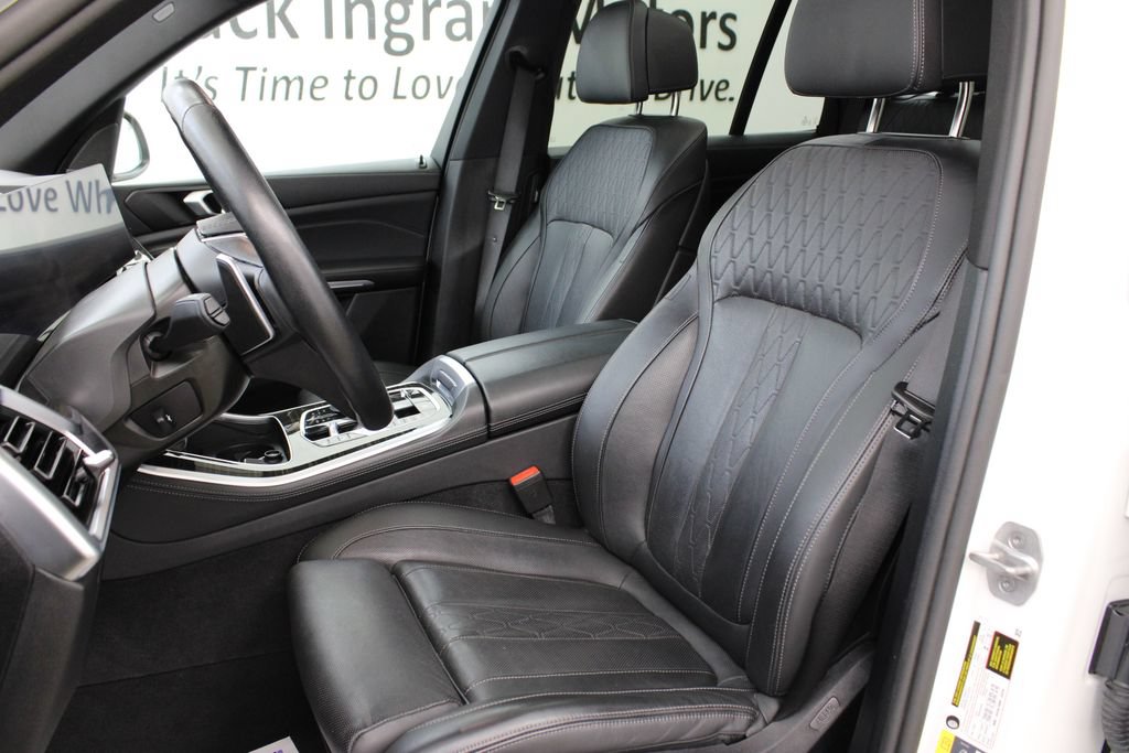 Used 2025 BMW X5 xDrive50e AWD/4WD image 16