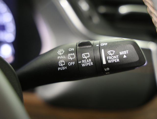 Used 2023 Jeep Grand Cherokee Summit w/ Luxury Tech Group V image 24