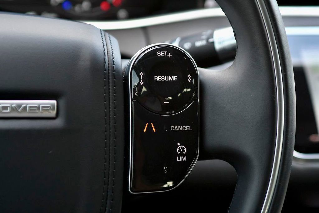 Used 2020 Land Rover Range Rover Evoque SE image 46