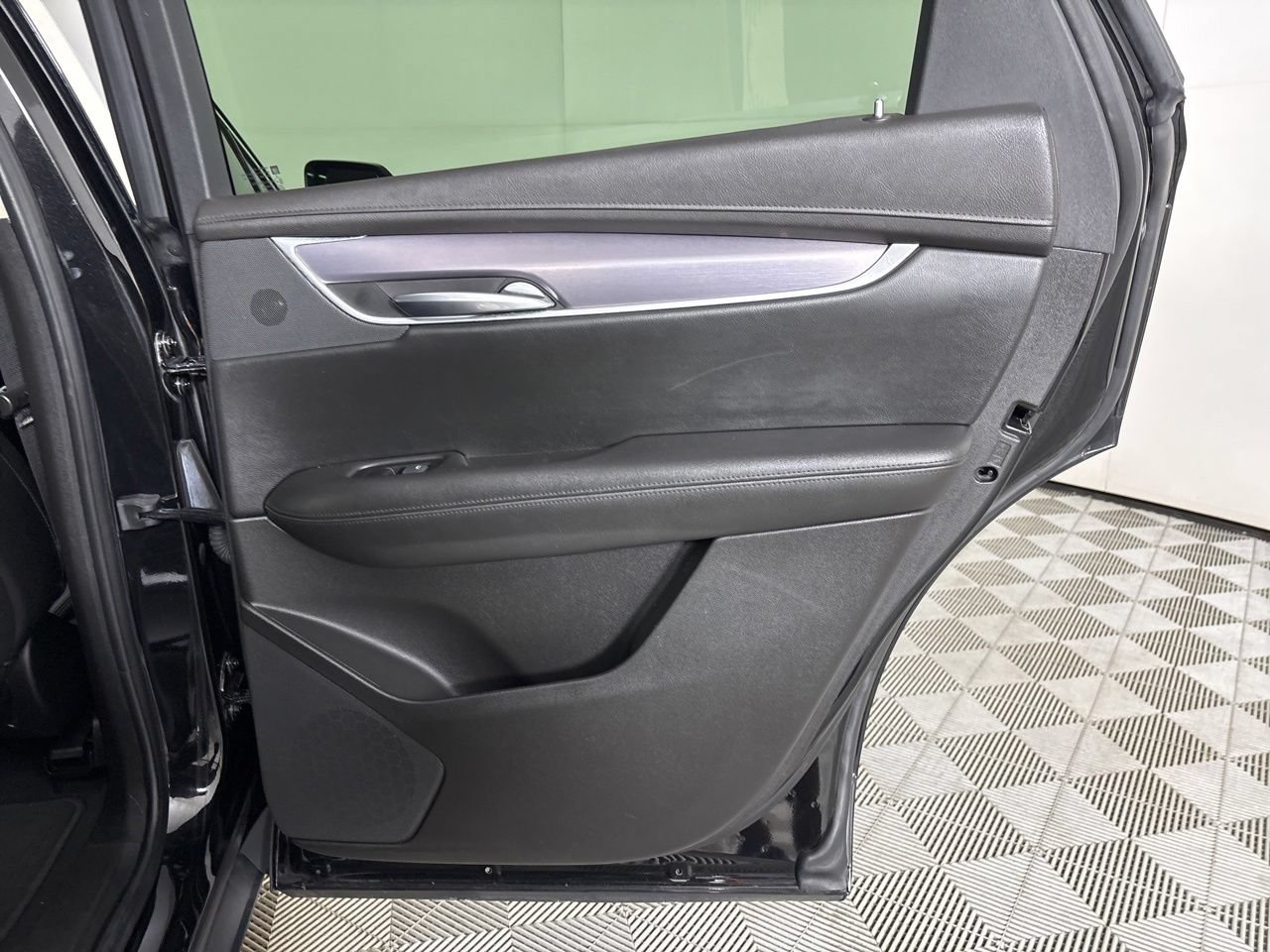 Used 2017 Cadillac XT5 Luxury w/ Driver Awareness Package FWD image 27