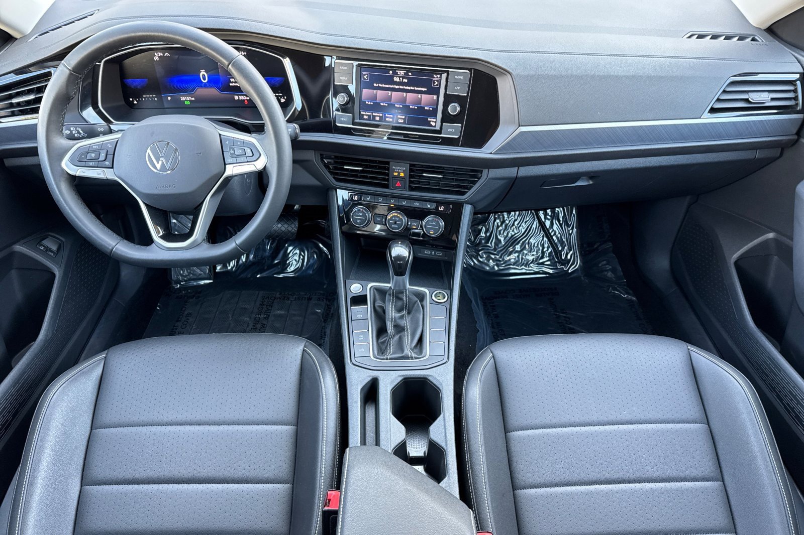 Used 2024 Volkswagen Jetta SE image 15