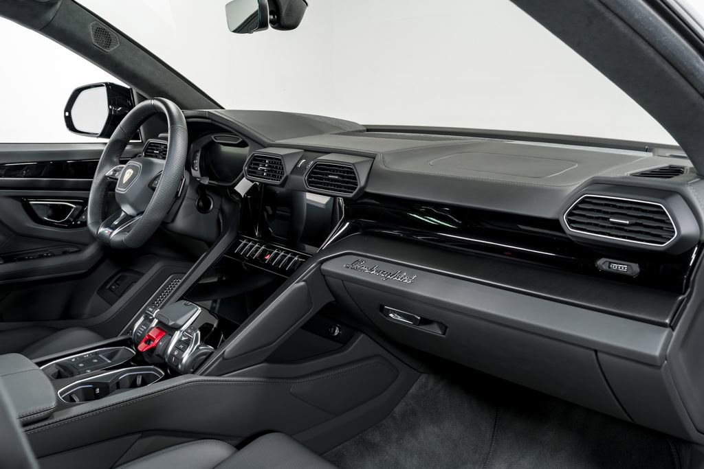 Used 2021 Lamborghini Urus image 39