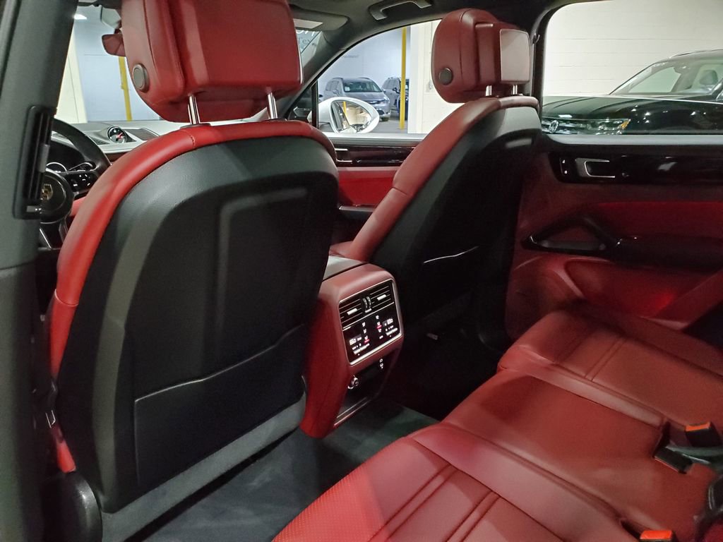 Used 2022 Porsche Cayenne image 28