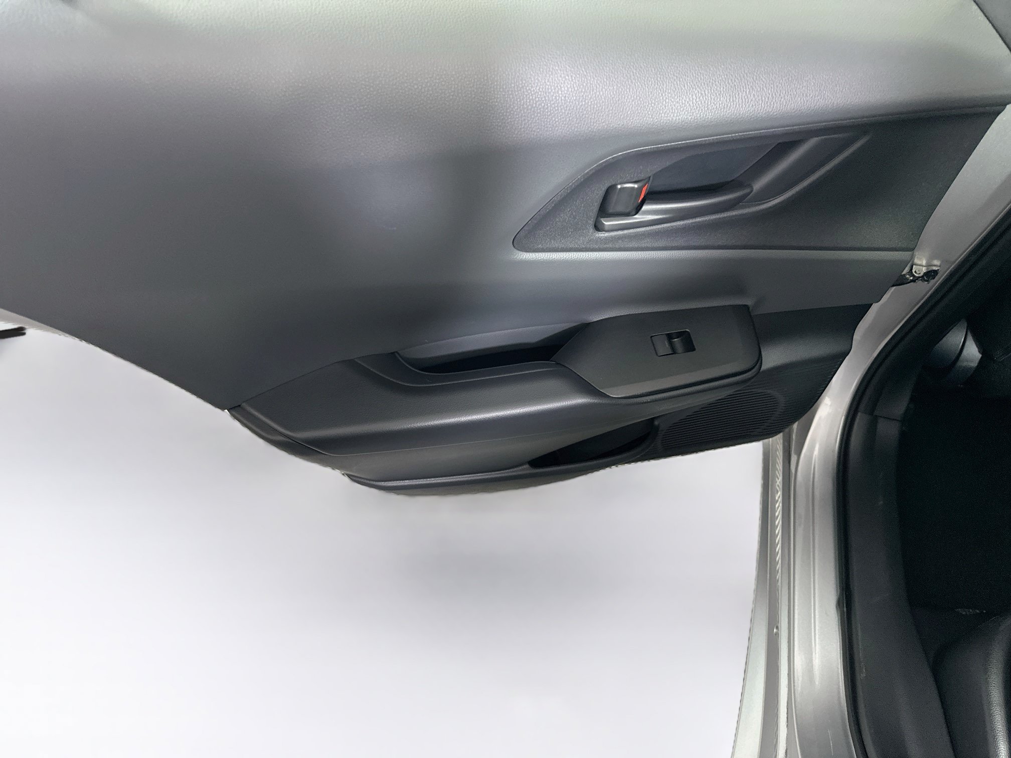 Used 2025 Toyota Prius LE FWD image 25